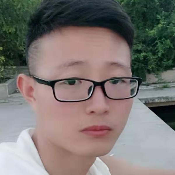 虚拟深拥清曲的照片