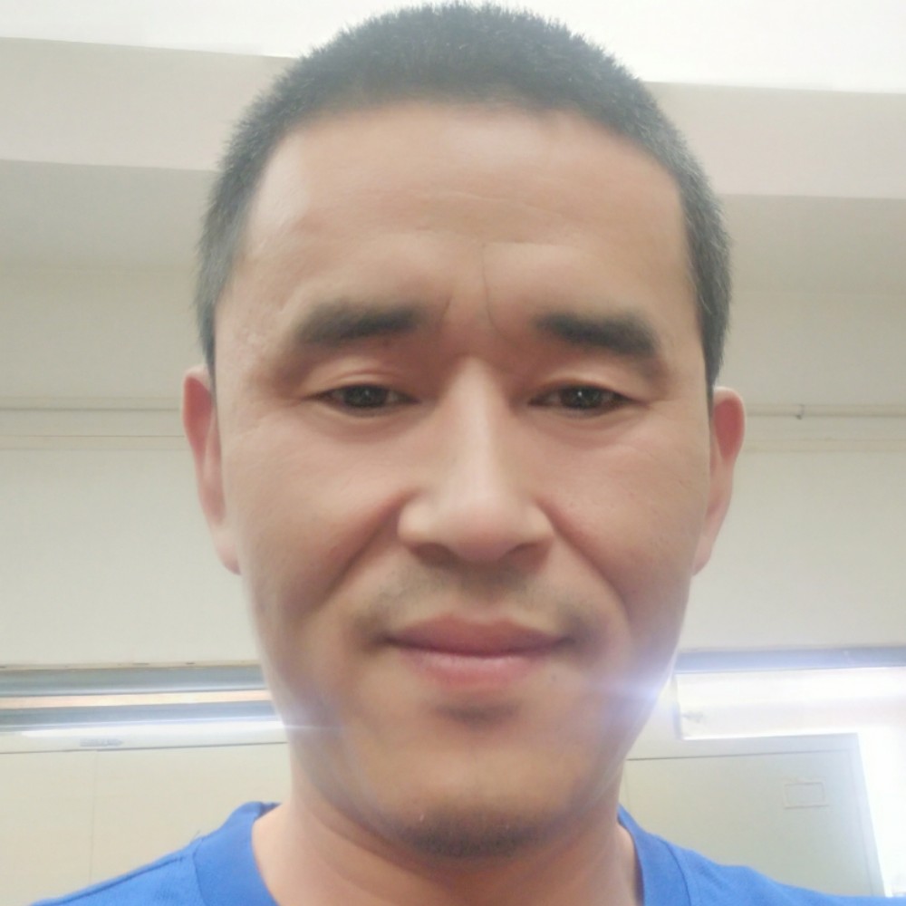 曾经回首小伙的照片
