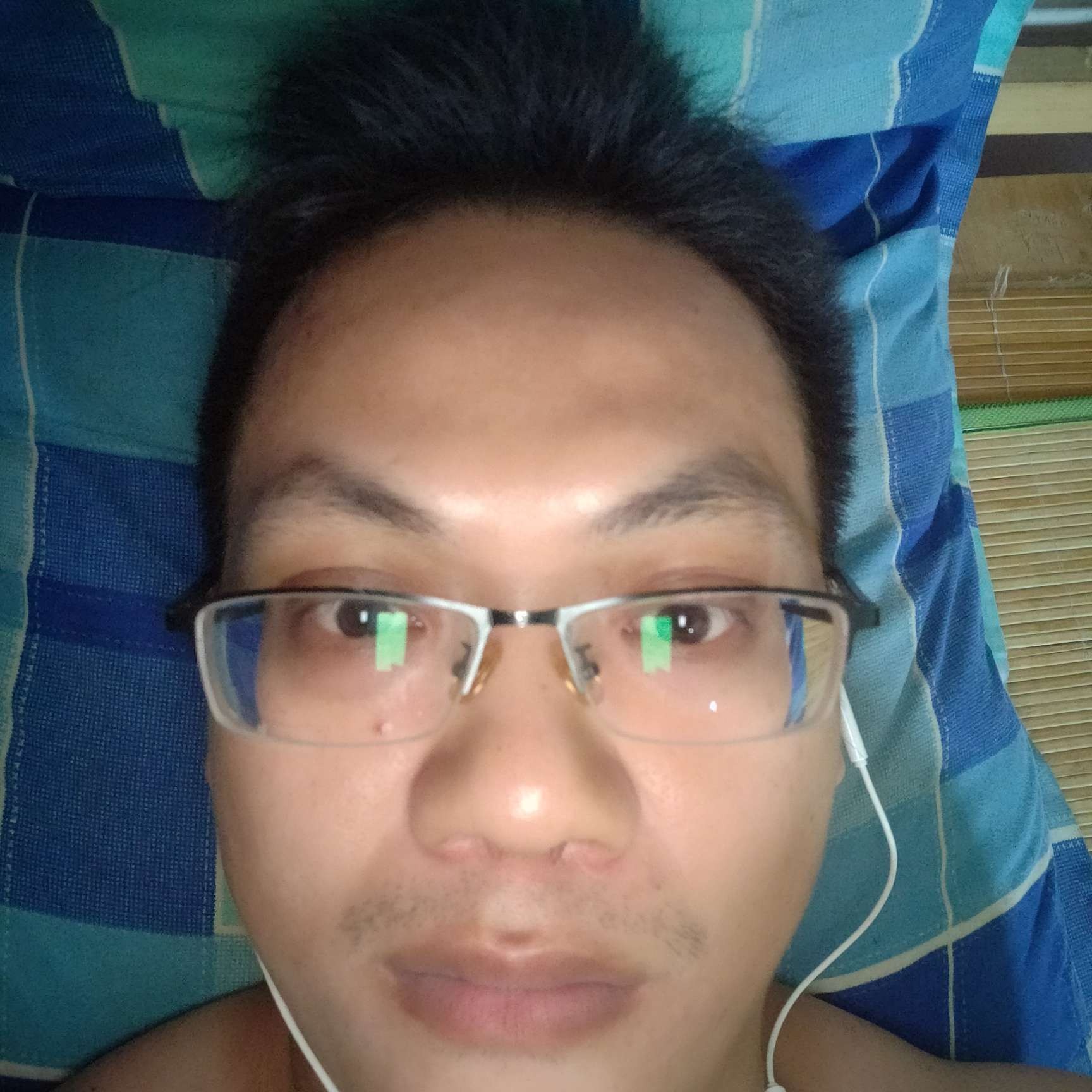 手机拿儒雅的照片