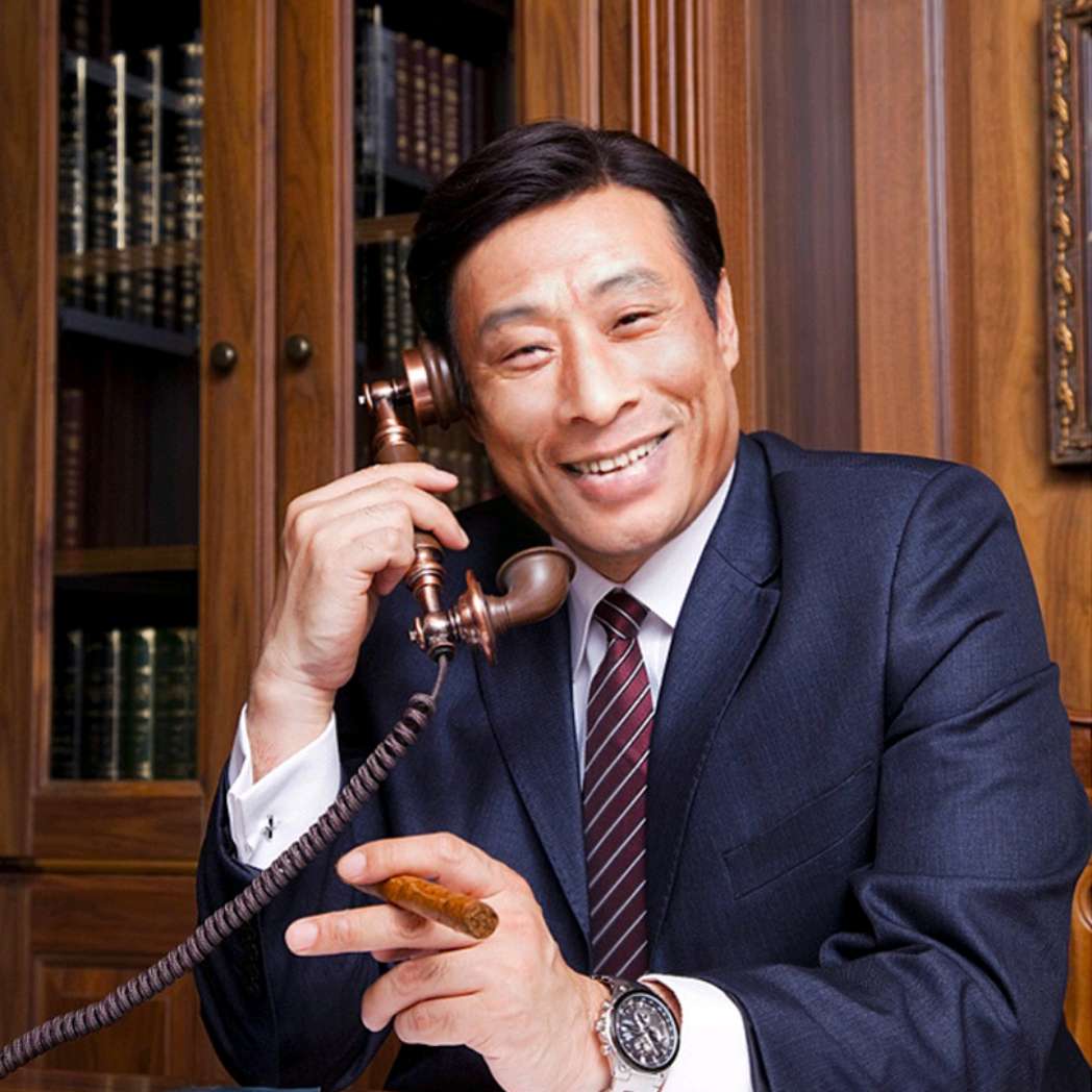 光亮蹁跹飞鸟的照片