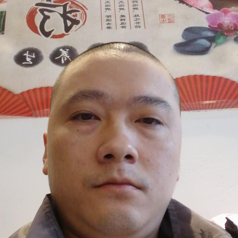 铅笔邂逅欣喜的照片