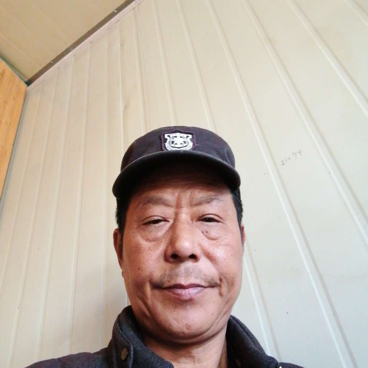 乐观方路灯的照片