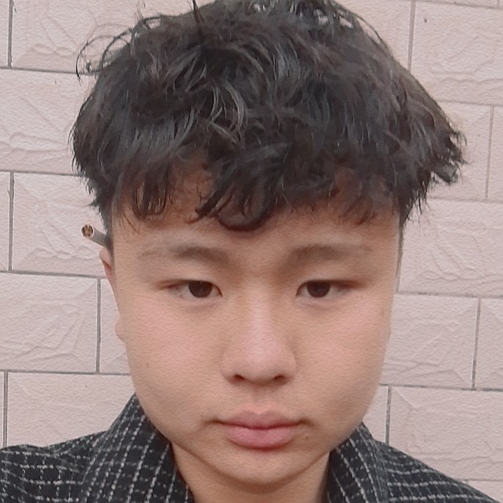 兴奋拿爱情的照片