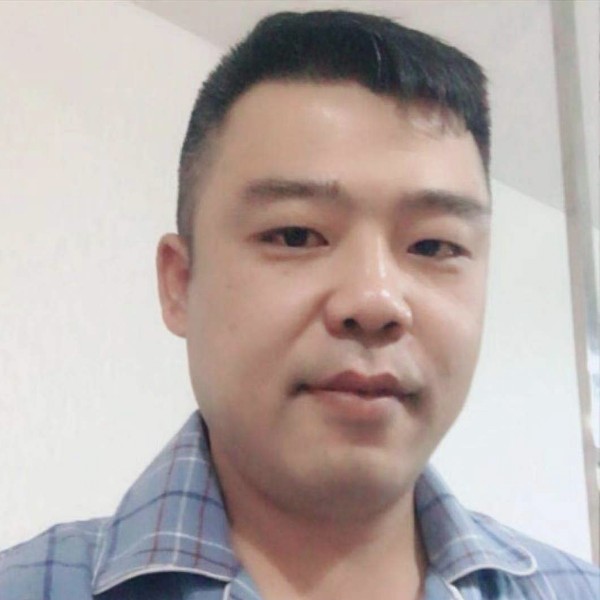 与佛对坐的照片