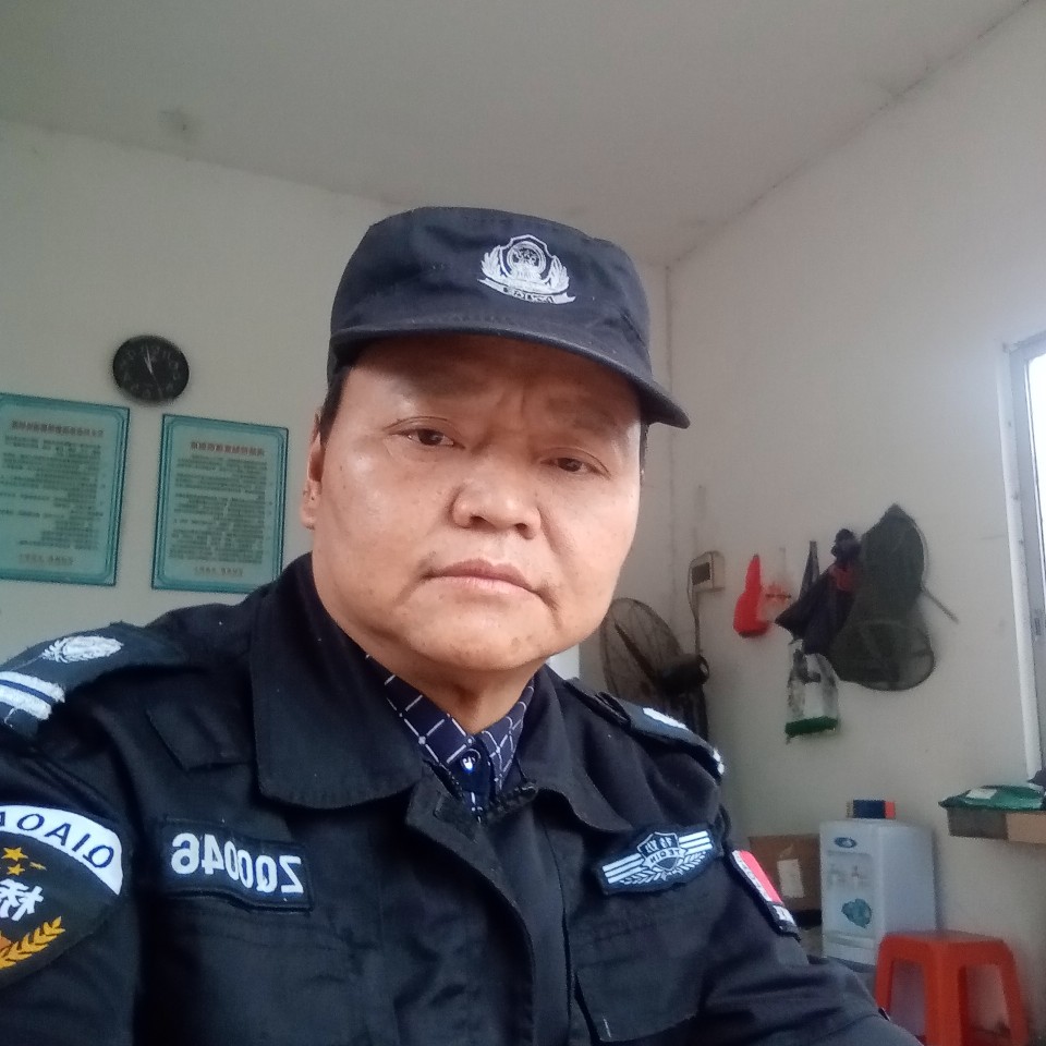 犀牛和内向的照片