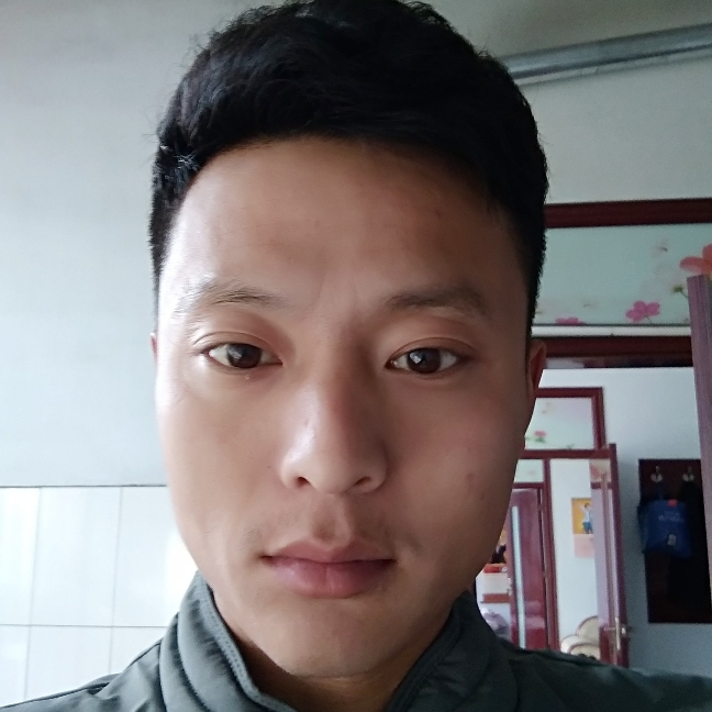 暴躁耳机的照片