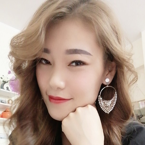 云朵那瘦瘦的照片