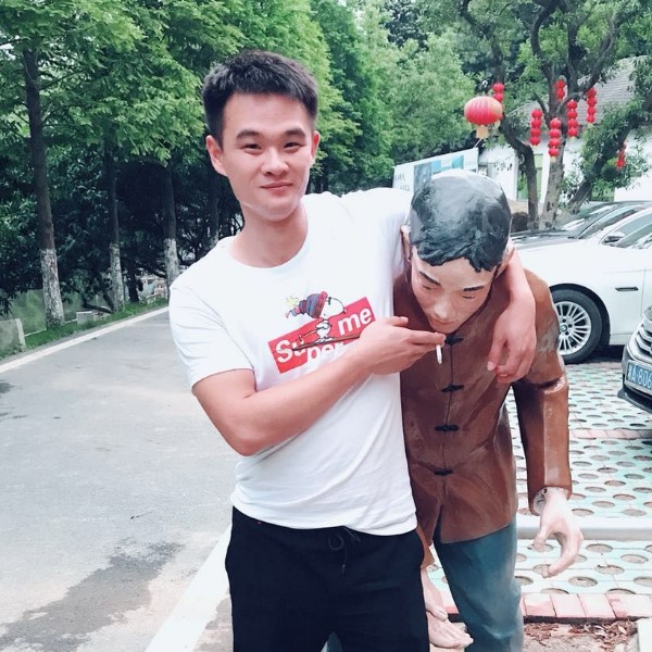 帅气的小广的照片