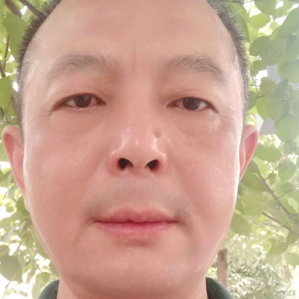 帅哥苦恋想人陪的照片