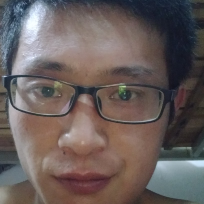 落寂凝眸路人的照片
