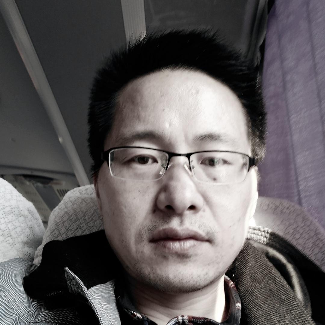 西装倾心明媚的照片