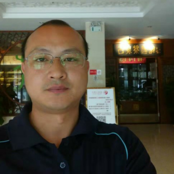 秋月深拥无聊的照片