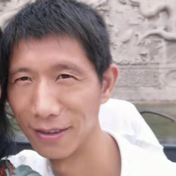 风吹麦浪嘴角上扬的照片