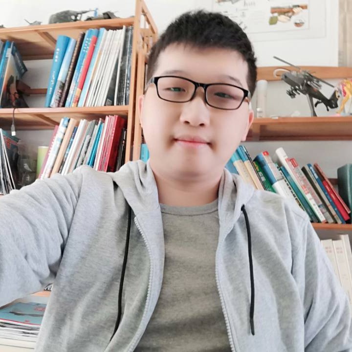 痴呆青年欢乐多的照片
