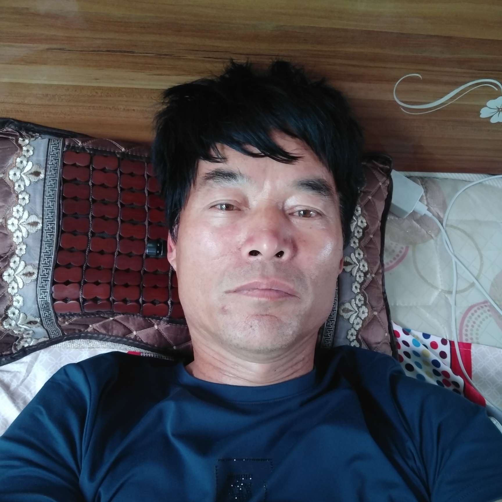 听话回眸身影的照片