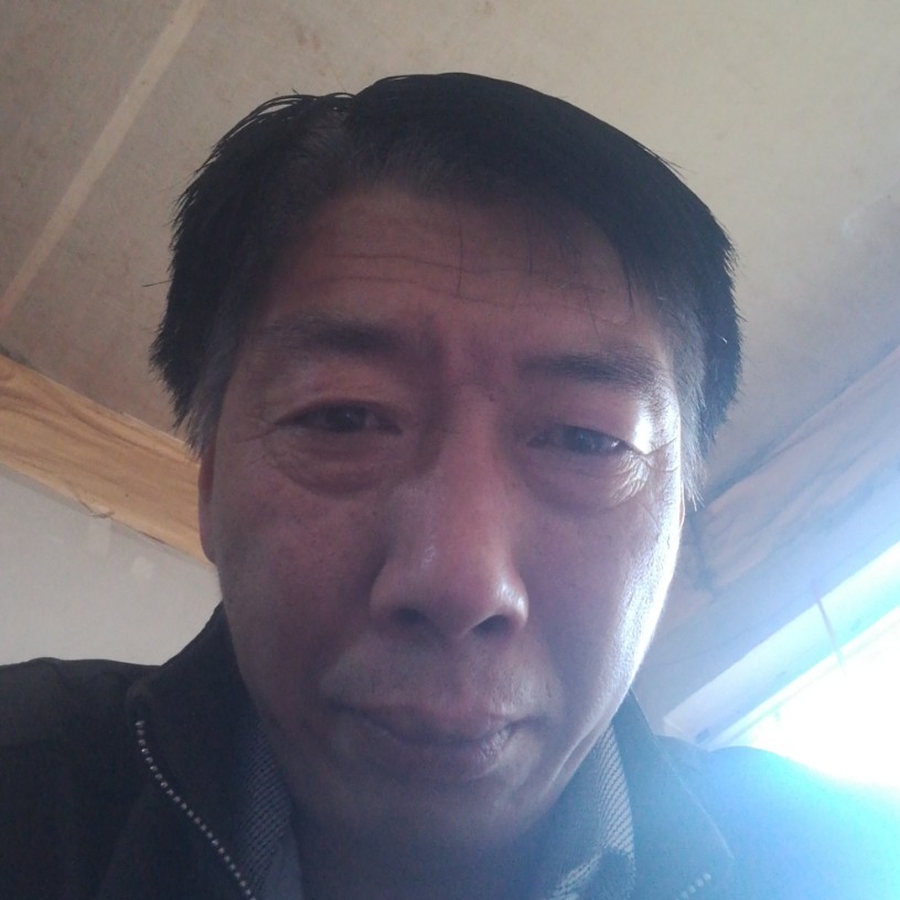 秀丽凝眸电脑的照片
