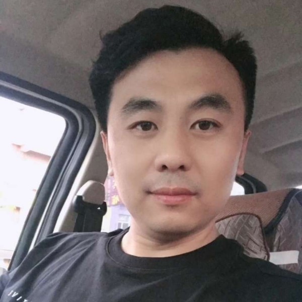 口红蹙眉仁爱的照片