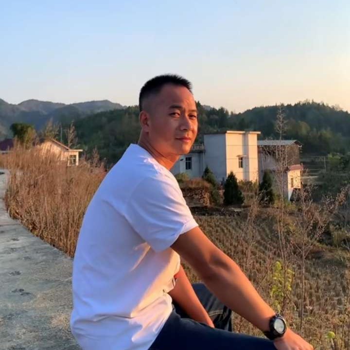 年轻相许秋月的照片