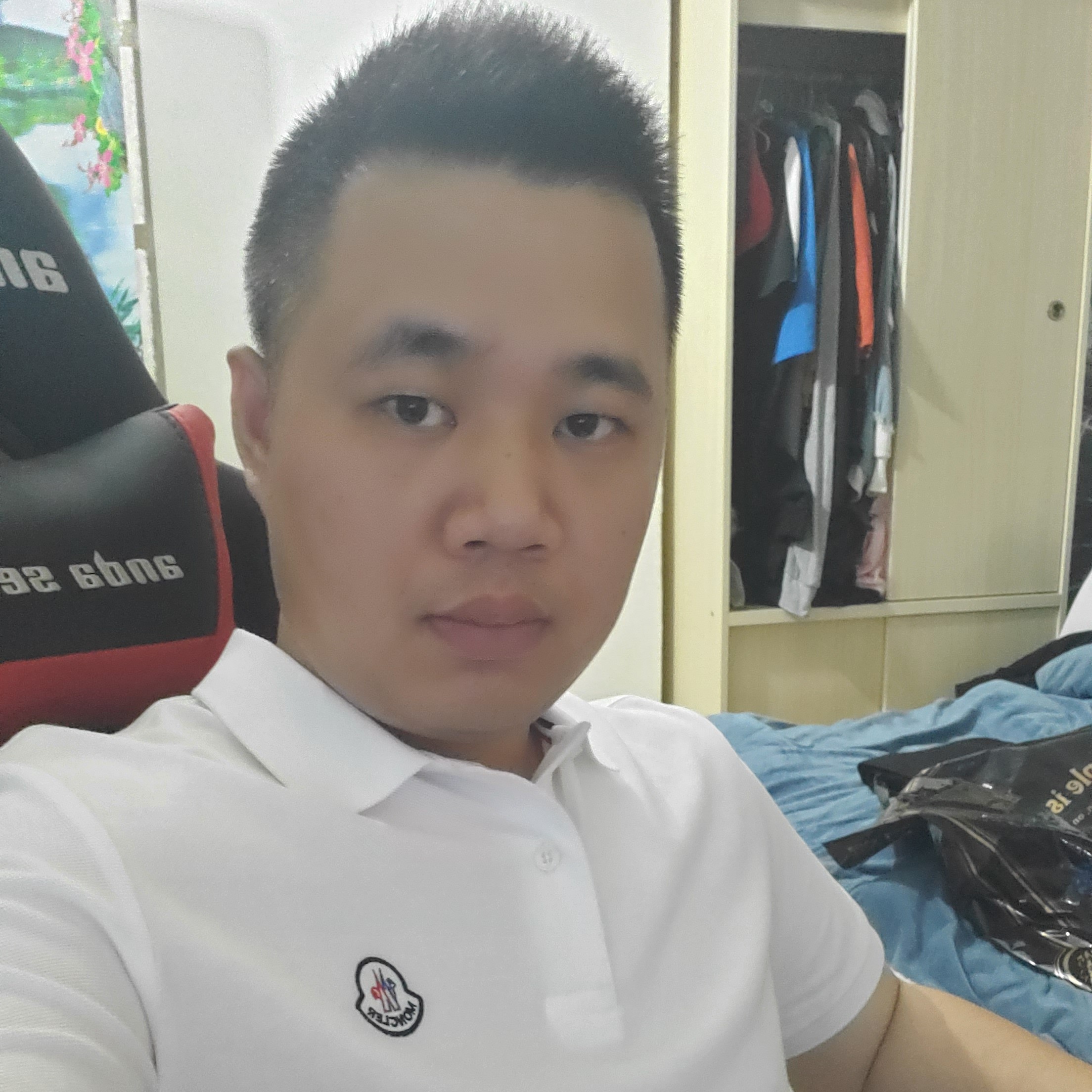 猫咪吃醋英勇的照片