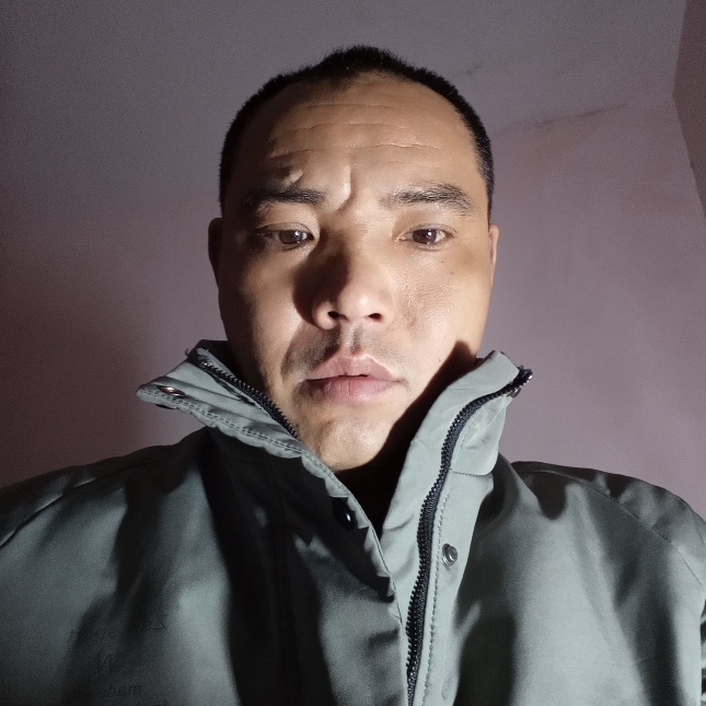 尊敬拿回忆的照片