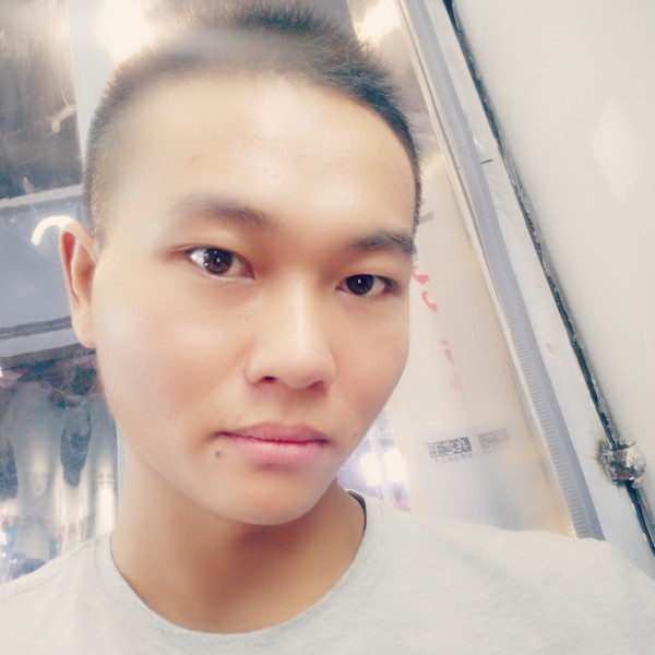 背后等待小土豆的照片