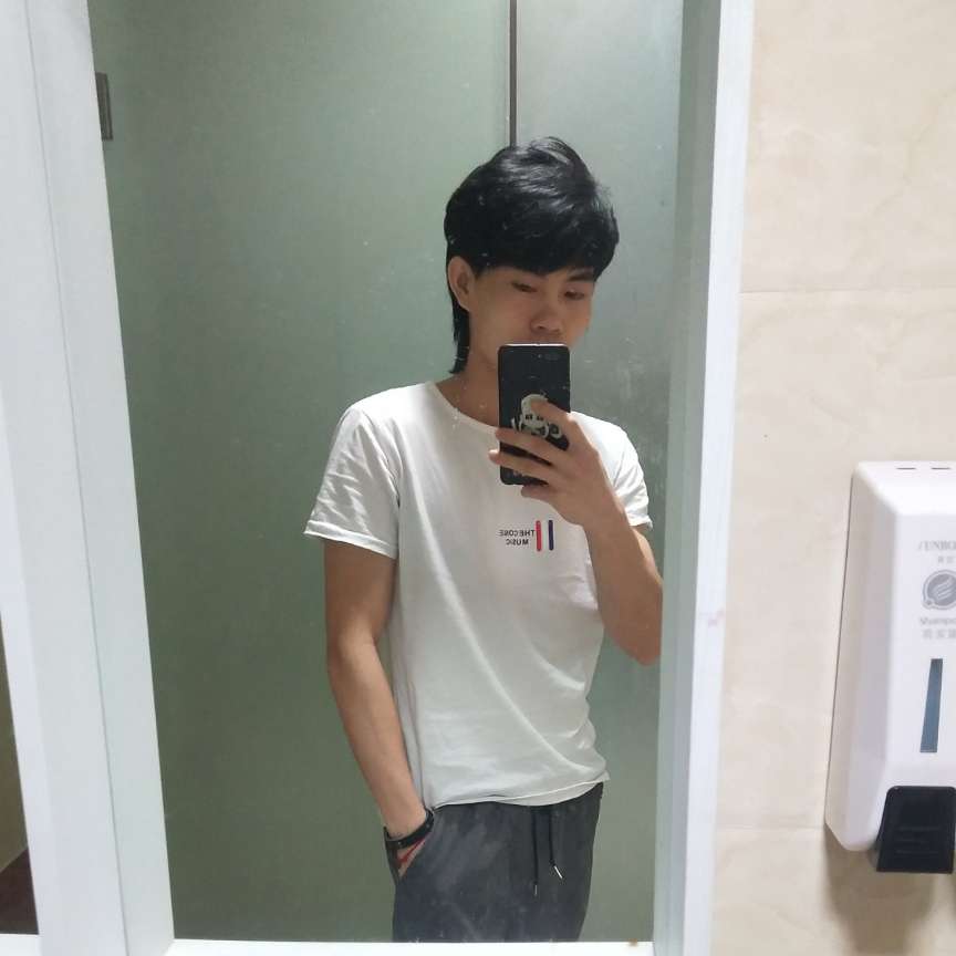 一个人深拥舒荷的照片