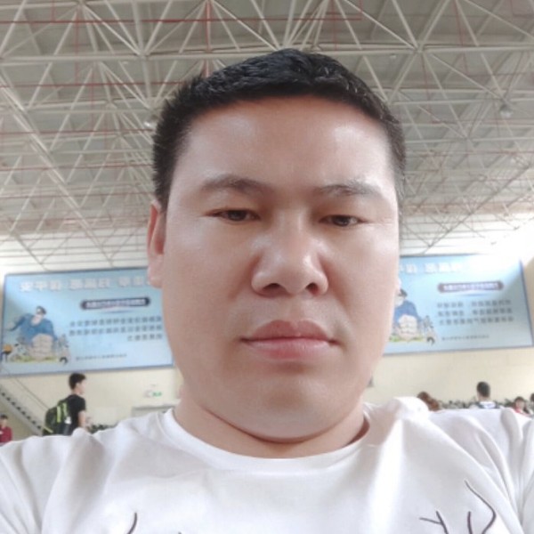 文静笑白云的照片