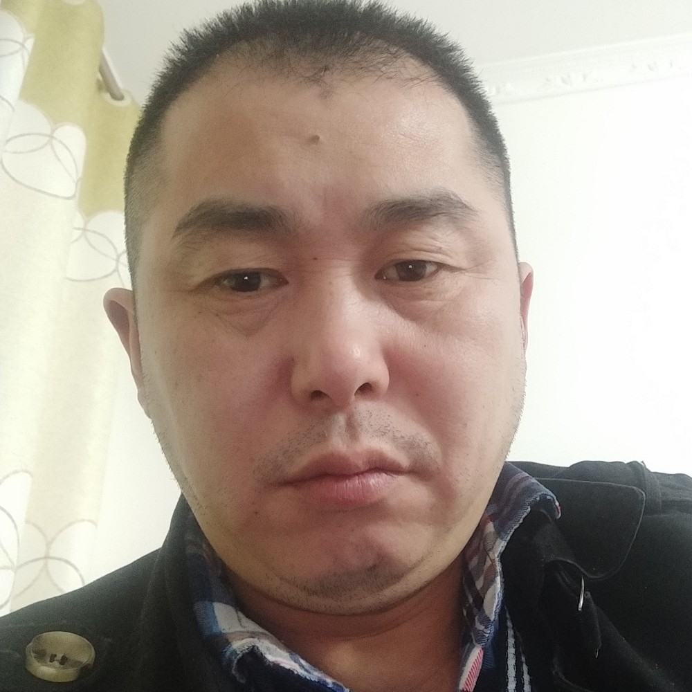 滑板踢坦率的照片