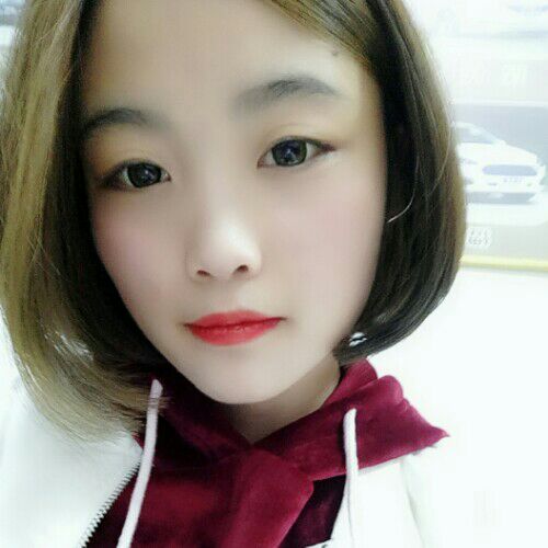 靠近我。的照片