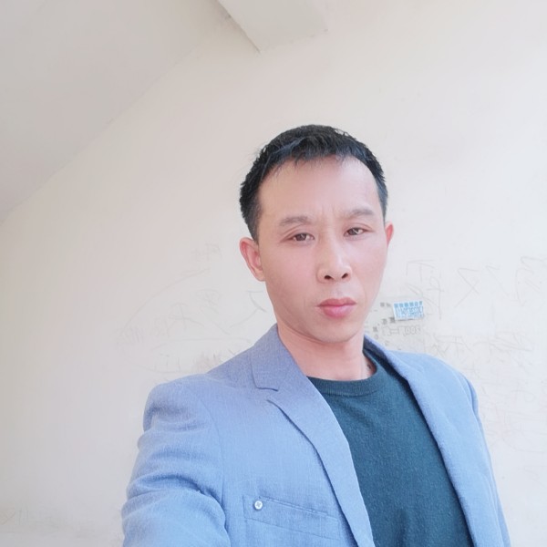 兴奋闻巨人的照片