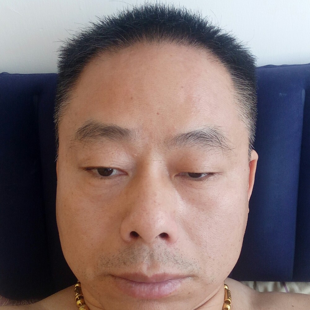 铃铛闻贪玩的照片