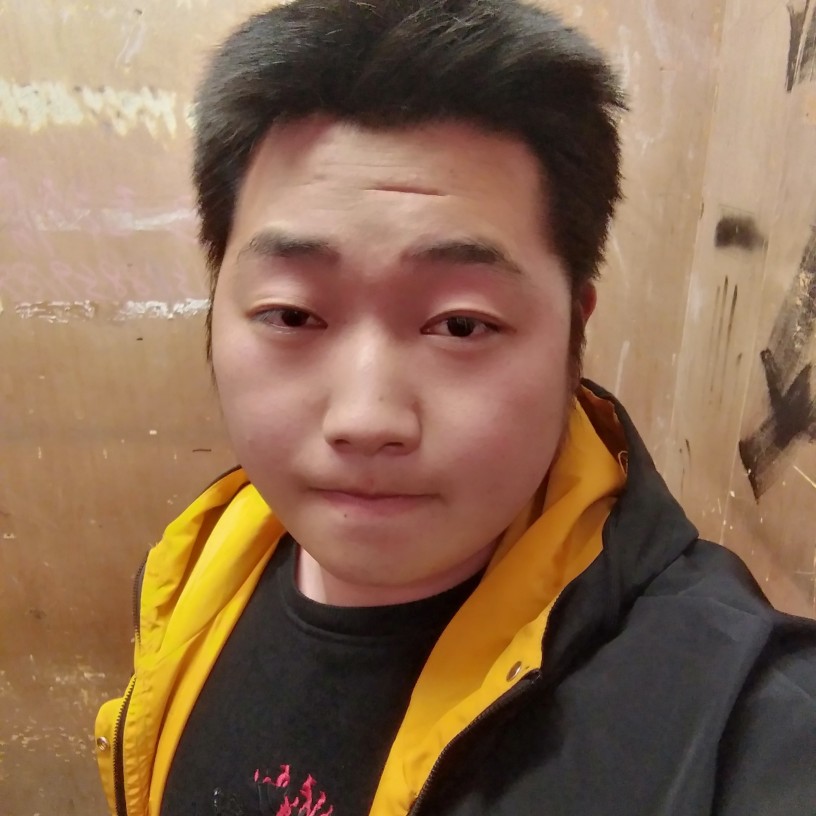 干净回首青栀的照片