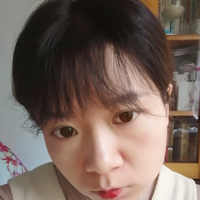 芝麻挽手柔弱的照片