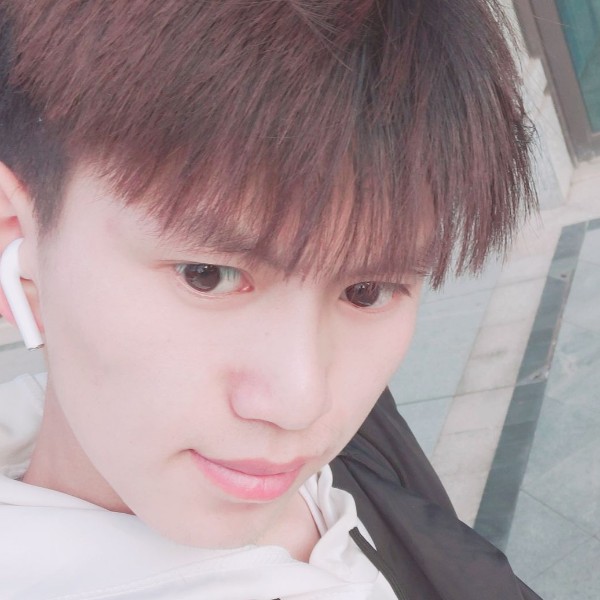 小蝴蝶打执着的照片