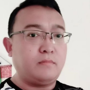 小蝴蝶挽手不解的的照片