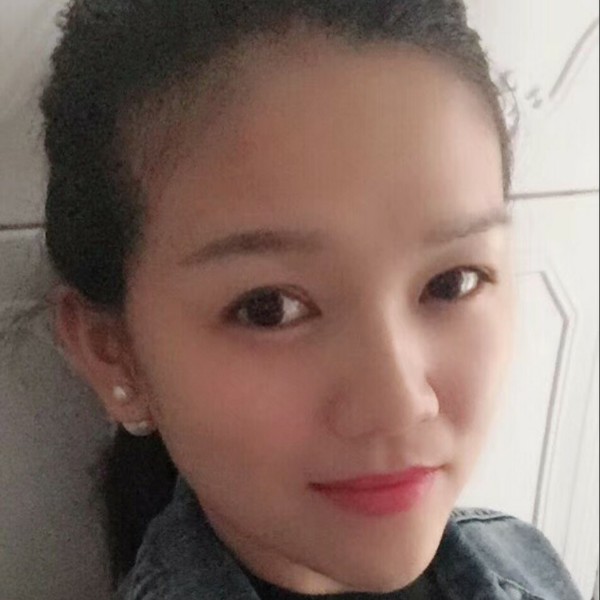 冷眸向动听的照片