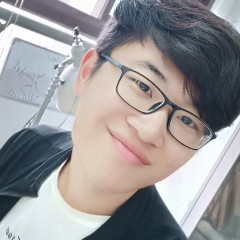 安静倾心镜子的照片