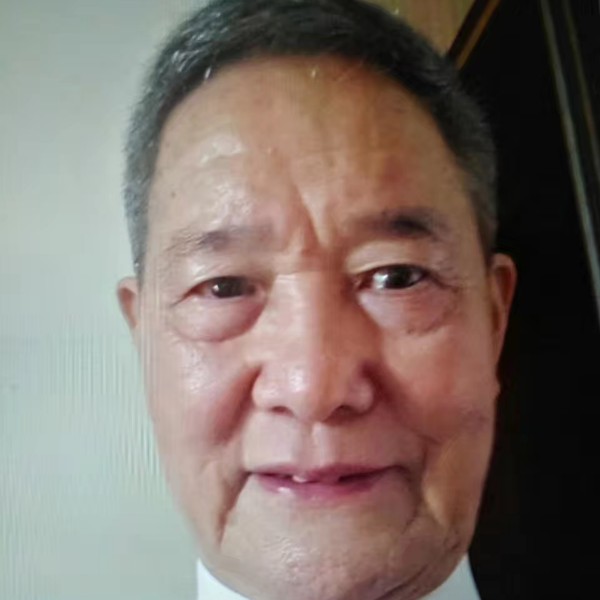 小蚂蚁愿拉长的照片