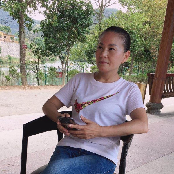 绿草与时尚的照片