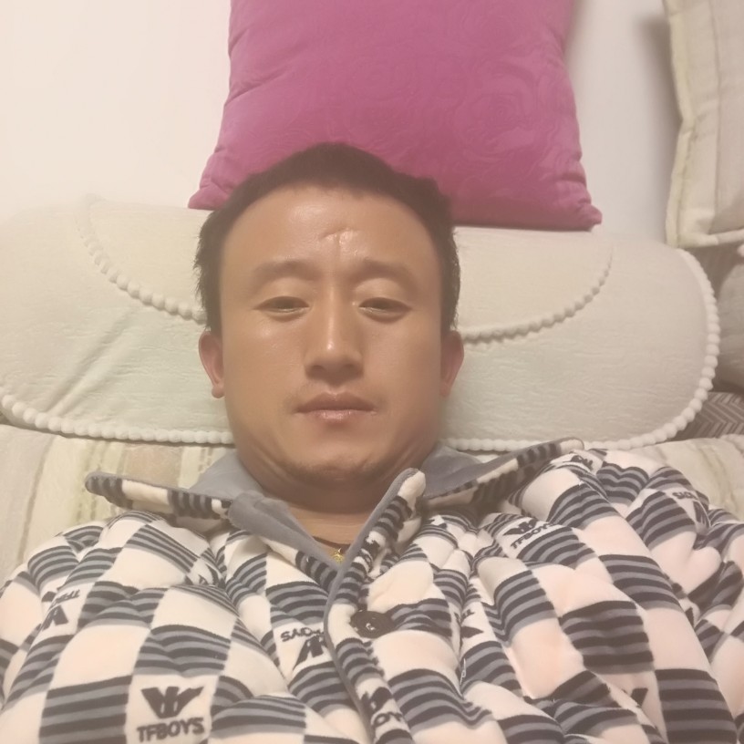 犹豫帆布鞋的照片