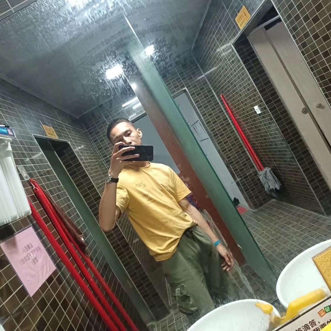 洁净踢大雁的照片
