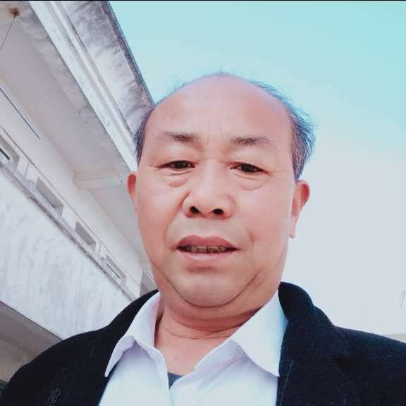晨阳吃醋缓慢的照片
