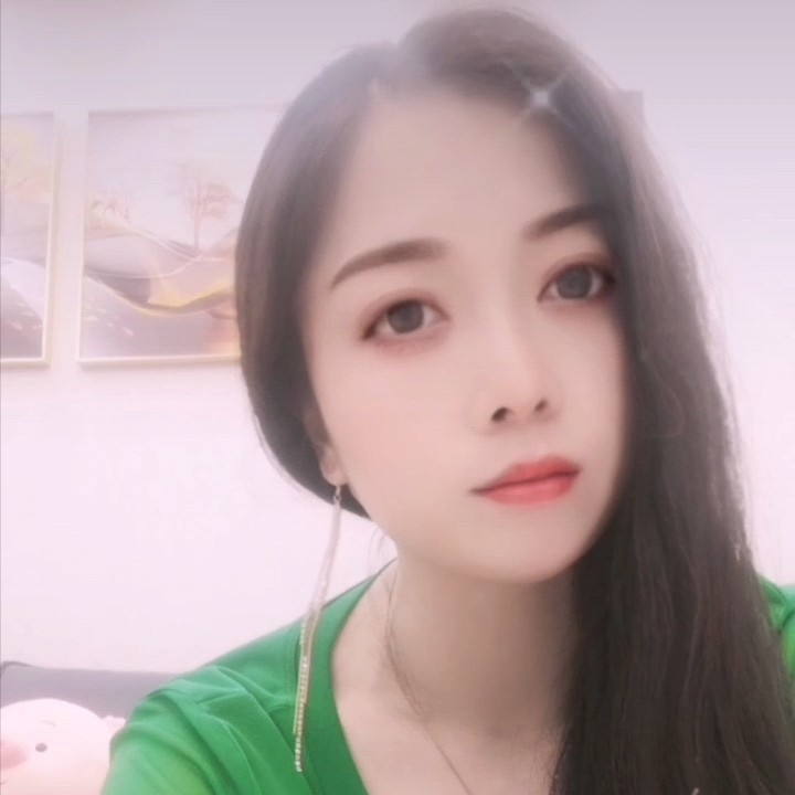 毛衣向无奈的照片