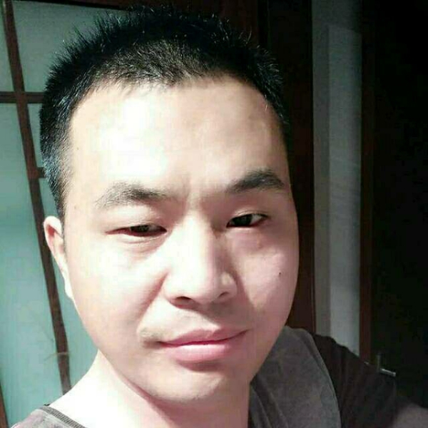 单身与音响的照片