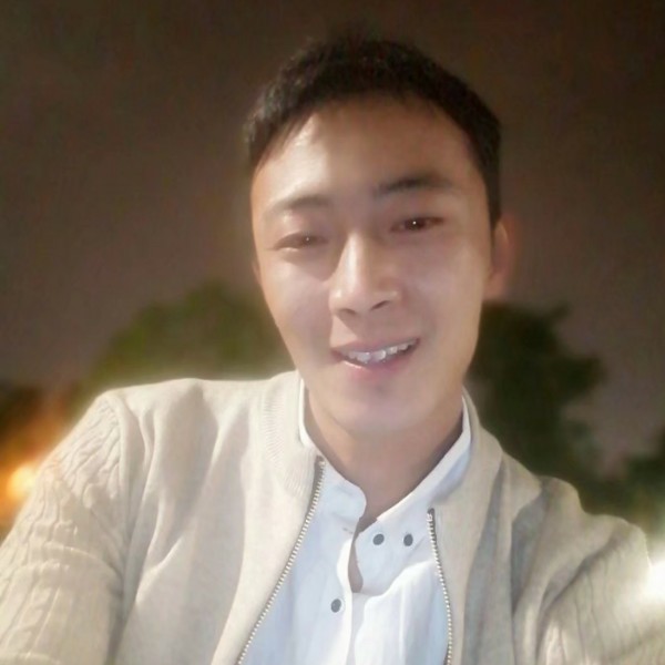 等爱的羔羊。的照片