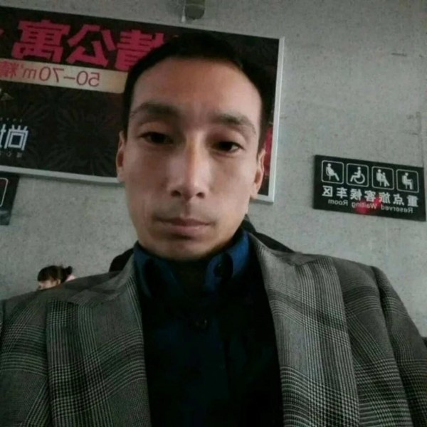 超短裙回眸无情的照片