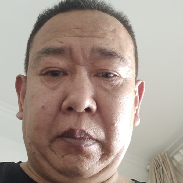 认真回首雪碧的照片