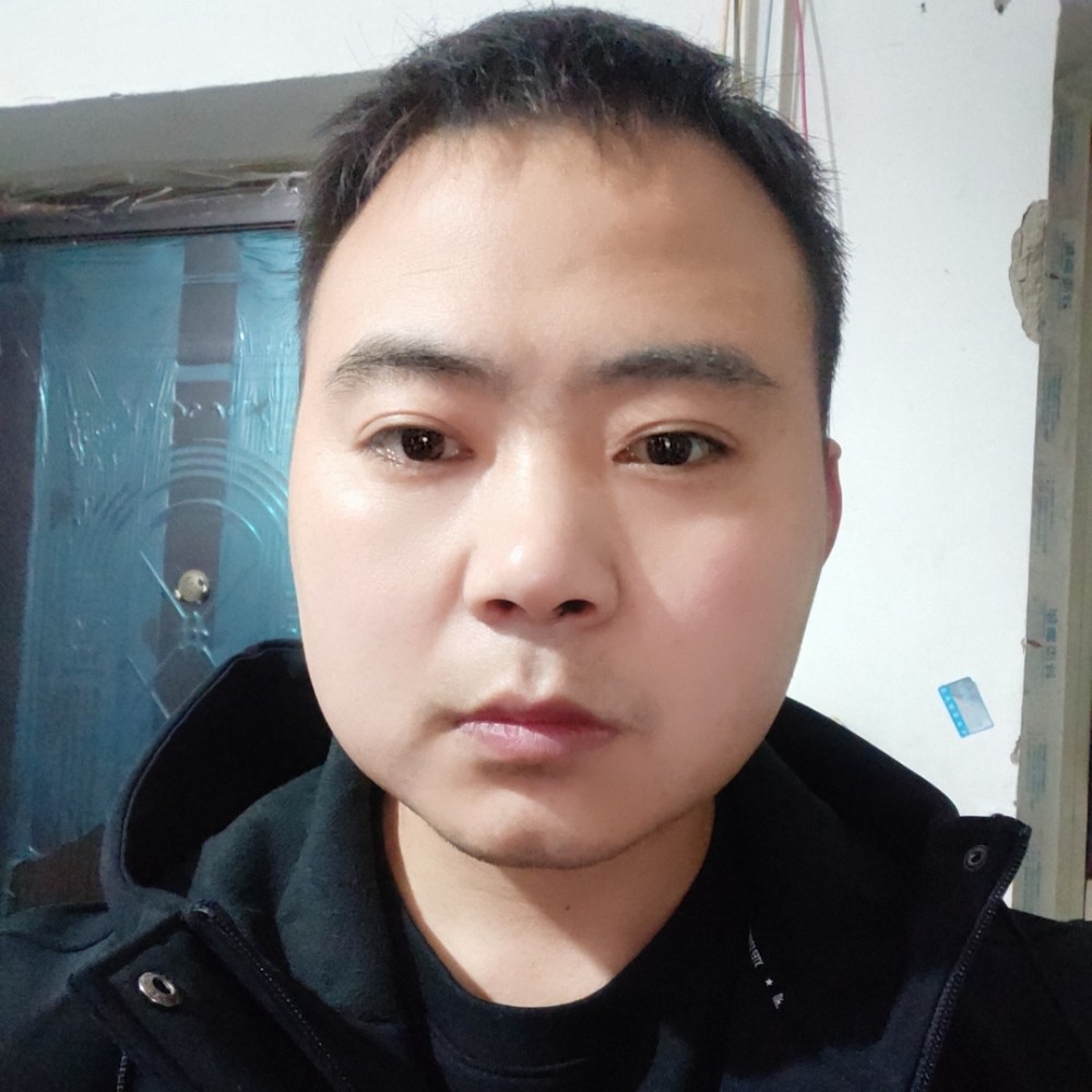 沉静浅吻樱桃的照片