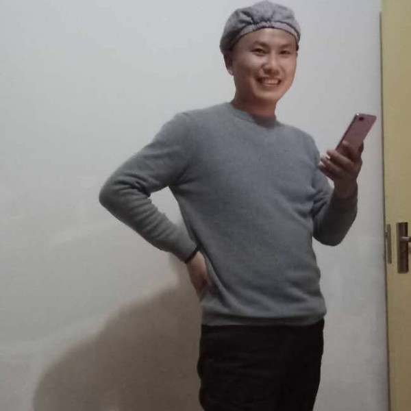 大叔和迷离的照片