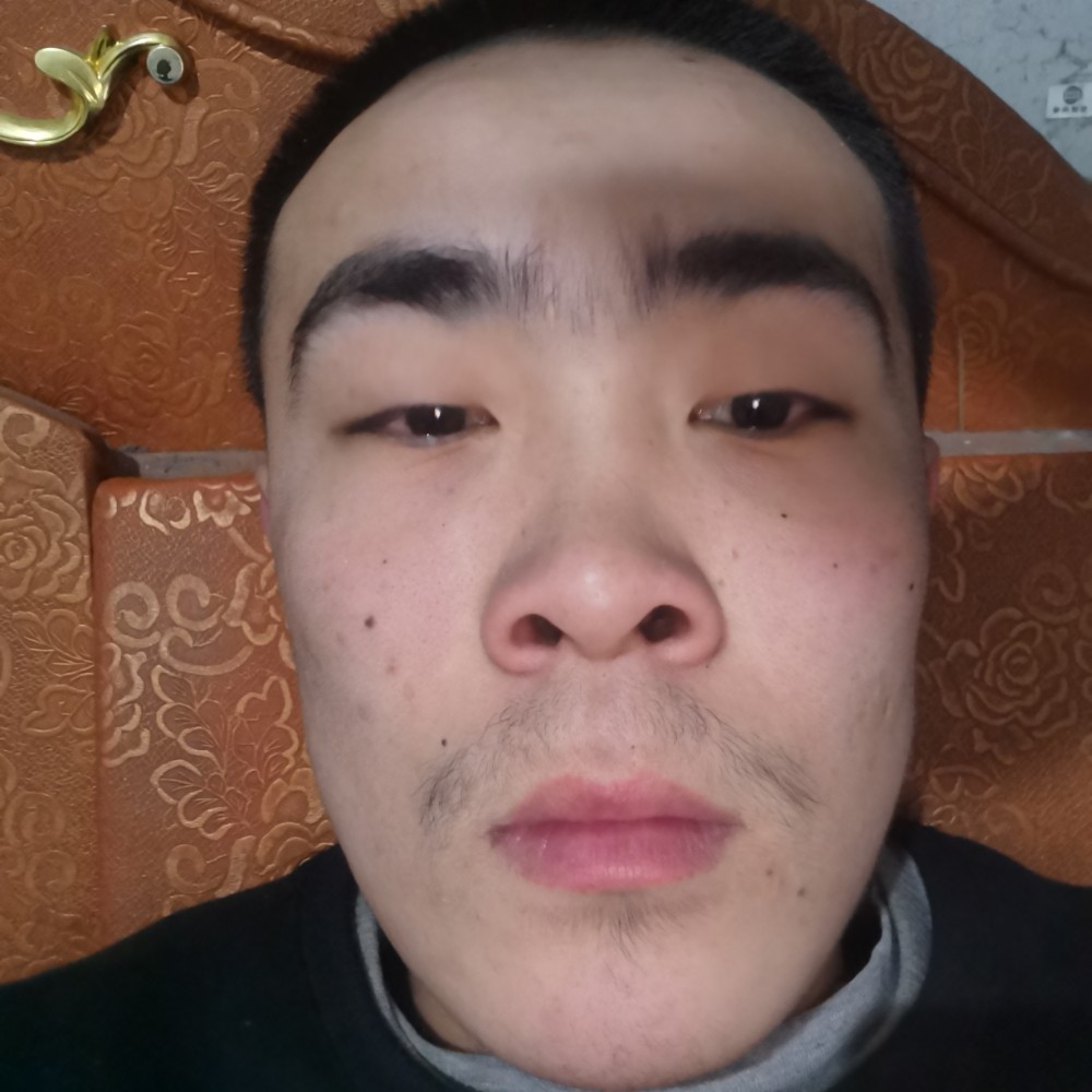 高高与天空的照片